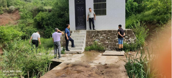 爱心送水暖民心 为民服务践初心
