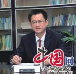 美育引领创特色，文化筑基育英才——专访柳州市铁二中学校长覃桂宁