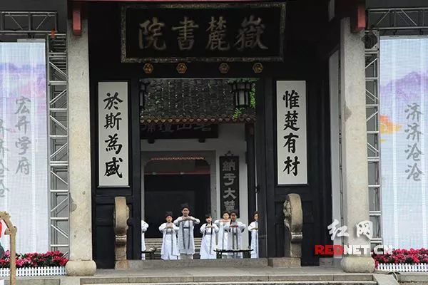   感受创新魅力，点燃科技梦想
