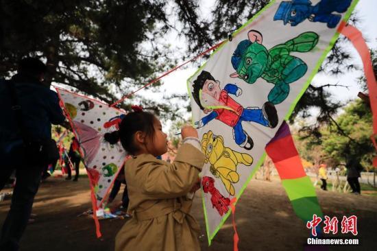 清明假期接待游客超1亿 旅游收入近500亿元