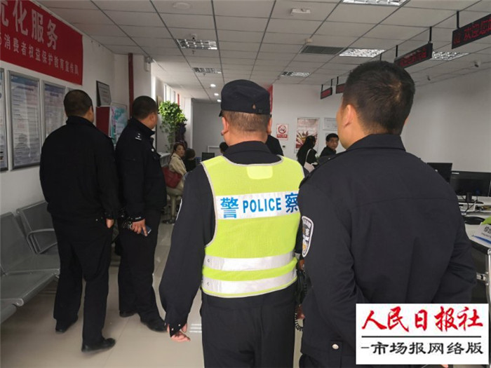严惩不贷!一男子违停辱警被追究