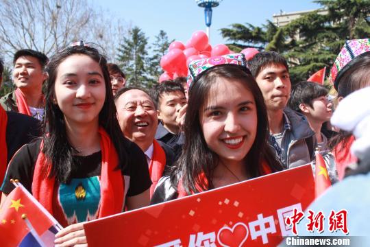  大连理工大学举办千人快闪 为祖国和母校庆生