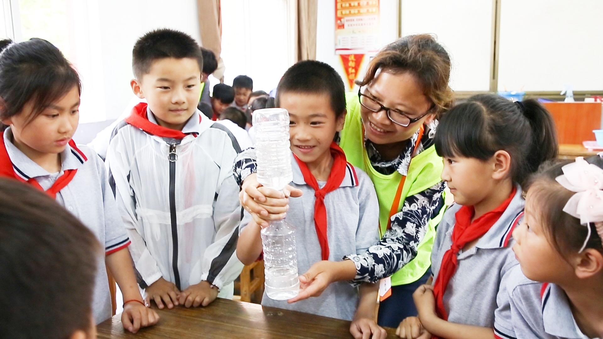 送课上门！大学老师发起新长征计划 她把科学课送到乡村