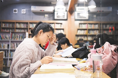 付费自习室在大城市悄然出现 职场人士“充电”场所何处觅