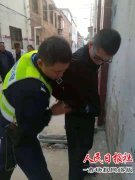 开封机智交警抓小偷 失主群众齐赞扬