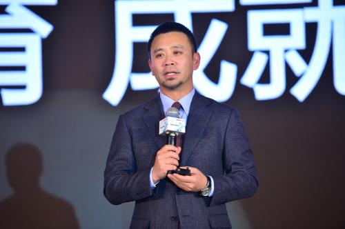 联想集团副总裁、中国区商用业务总经理 刘征发表主题演讲