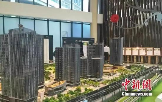 北京房山区某商改住楼盘销售中心。<a target='_blank'  data-cke-saved-href='http://www.chinanews.com/' href='http://www.chinanews.com/' >中新网</a> 种卿摄
