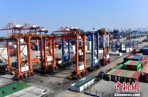 图为厦门港(资料图片)。<a target='_blank'  data-cke-saved-href='http://www.chinanews.com/' href='http://www.chinanews.com/'>中新社</a>记者 吕明 摄