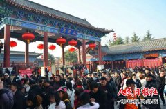   告别春节黄金周 开封万岁山庙会火爆依旧!