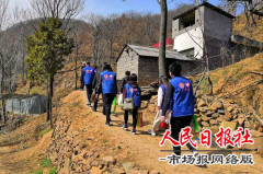 中信银行郑州分行团委参加学雷锋志愿者活动