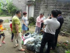博白县少林文武学校校长刘功明新收养2名聋哑儿童