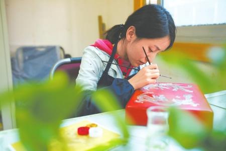 误打误撞入行做漆器 85后女孩用青春守护老手艺