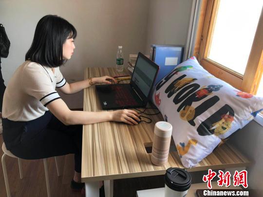 “宁台青创驿站”中田园风格的办公室，为设计师提供了安静创作空间。　朱晓颖 摄