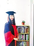 一度担心毕不了业 26岁的她成中国第一个写作学博士