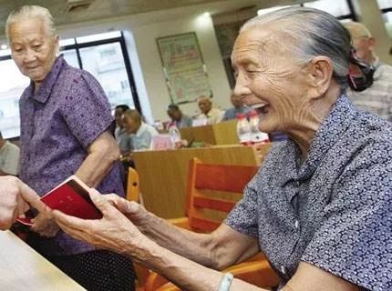   北京：经济困难失能老人子女有望获护理补贴