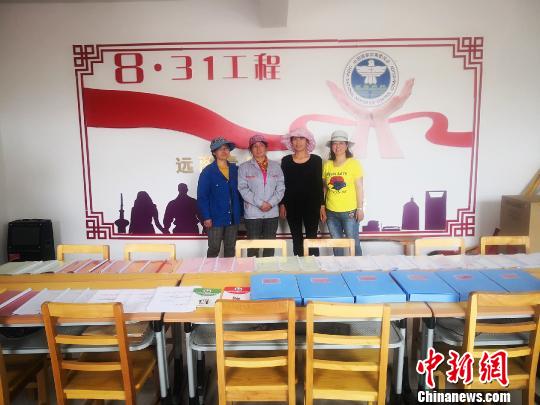 甘肃山村里的“禁毒妈妈队”：走街串巷感化吸毒人员引领好民风
