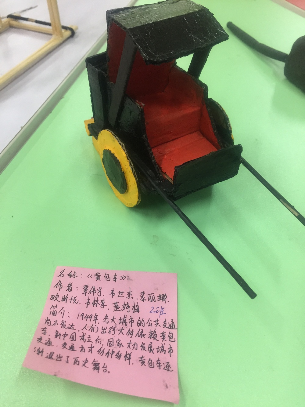 按住CTRL键使用鼠标滚轮缩放图片