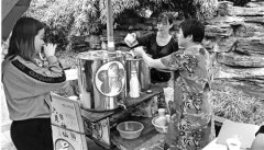 杭州路边免费凉茶摊坚持15年