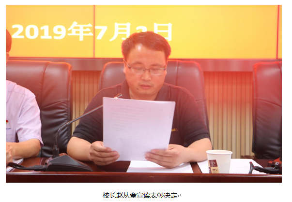 按住CTRL键使用鼠标滚轮缩放图片