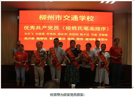 按住CTRL键使用鼠标滚轮缩放图片