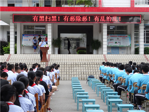 按住CTRL键使用鼠标滚轮缩放图片