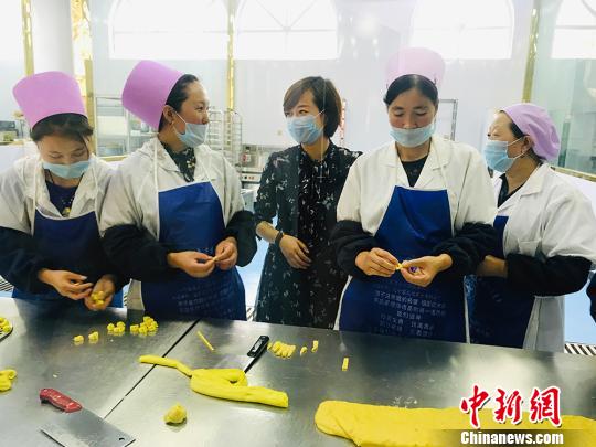 甘肃女硕士网售“山沟面食”成产业村民告别“苦日子”