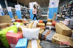 快递入柜新规出台，“懒人快递”现象能否消除？