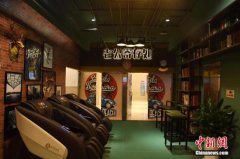 抓娃娃机、按摩椅……“等待经济”成城市消费新空间