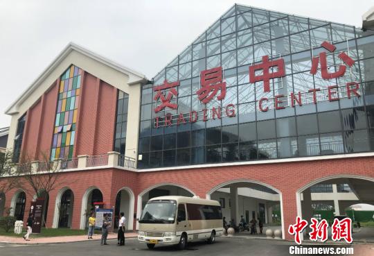 江苏睢宁：“小饰品”开辟脱贫增收“新天地”