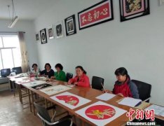 甘肃通渭农民进＂麦秆学堂＂:凭手艺增收不再靠天吃饭