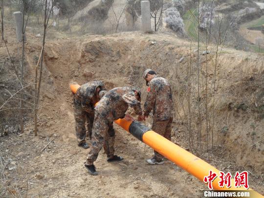 过去，主要依靠人巡、车巡等方式加强环境管控，现在已由可视化安防系统取代。　杜嘉 摄