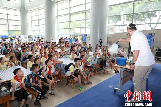 重庆科技馆开馆10年成孩子“第二课堂”