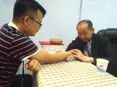 “最年长老中医”义务给第16届东博会中外嘉宾把脉