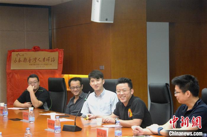 19名长泰县台湾人才代表参加沙龙活动。　龚雯 摄
