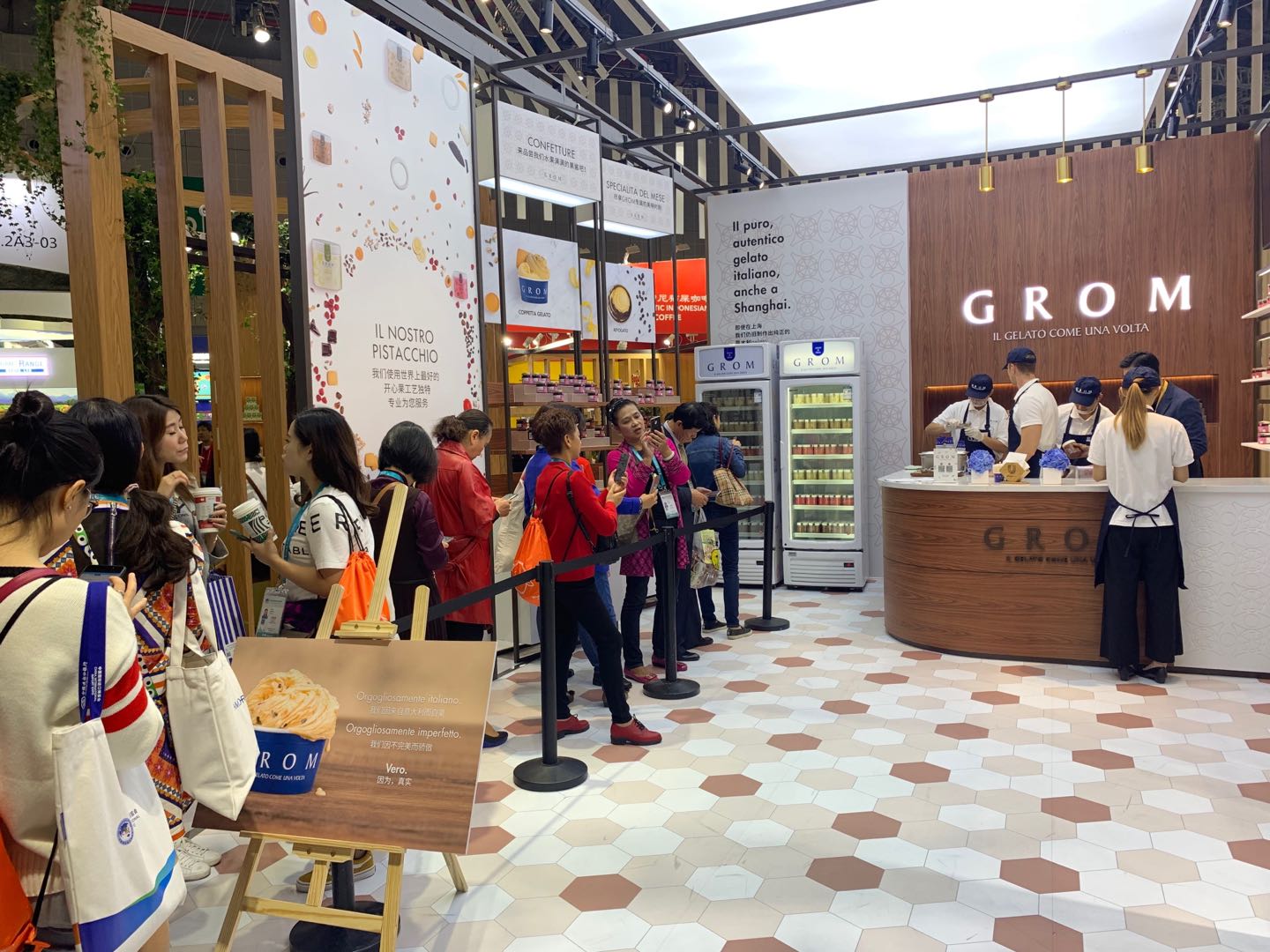 消费市场空间巨大 进博会食品企业频拿“大单”-中国商网|中国商报社1