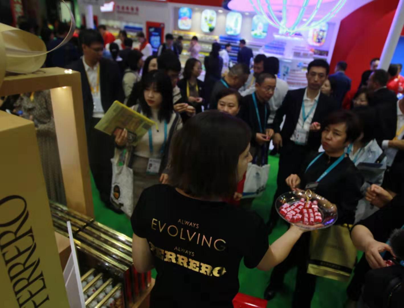 消费市场空间巨大 进博会食品企业频拿“大单”-中国商网|中国商报社2