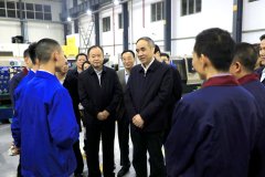 辜胜阻就推进职业教育治理现代化赴广西调研