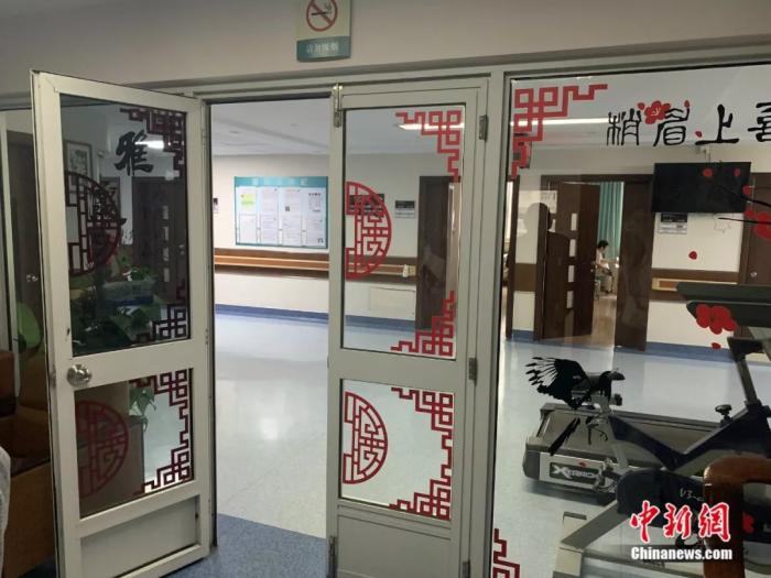 睡眠病房门口。 <a target='_blank'  data-cke-saved-href='http://www.chinanews.com/' href='http://www.chinanews.com/'>中新社</a> 李秋莹摄