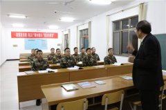 河南商丘：梁园区法院组织“送法进军营”活动