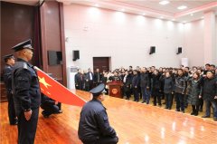 河南商丘梁园法院112名新任命人民陪审员宣誓上岗