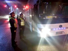河南高速交警发布春节假期“两公布一提示” 为您回家过年护航指路