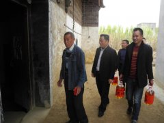 情系贫困户   慰问暖人心——柳州市胡氏宗亲会领导春节前看望五保贫困户