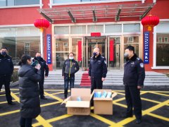 太暖心：爱心人士向高速交警赠送3600个口罩