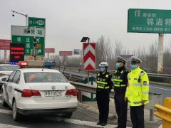 抗击疫情 千里接力 河南高速交警警车开道护送7辆防疫应急物资运输车辆驰援湖北