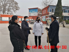 社区民警为祖国“花朵”护航