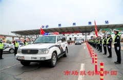 河南高速交警最高礼遇护航郑大一附院援助信阳白衣勇士凯旋