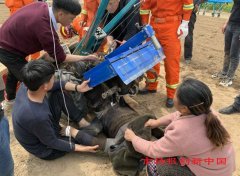 河南商丘：老人大腿被农机“咬住” 民权消防成功解救