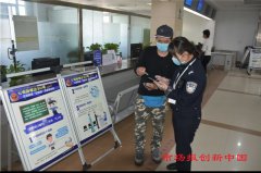  商丘市公安局交警支队驾管窗口疫情期间积极引导群众快速网办服务