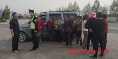 超员轿车为躲高速交警检查后备箱藏着2人