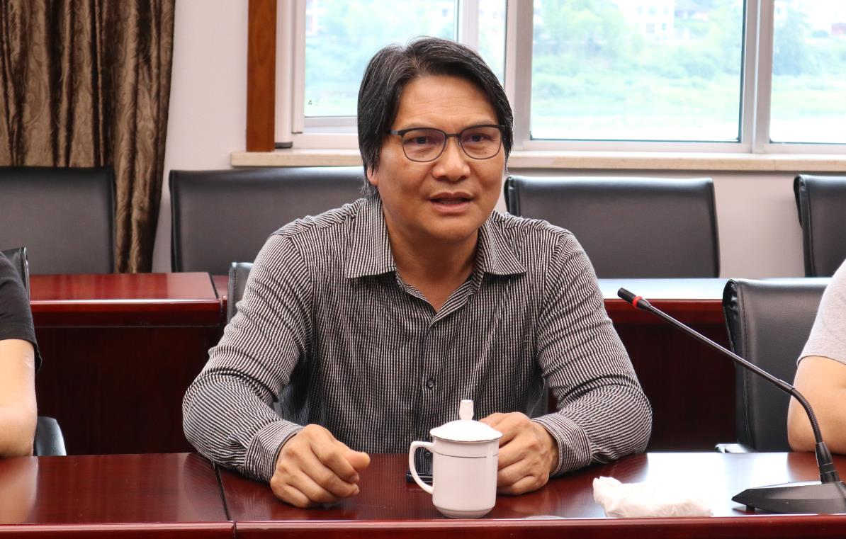 广西民间文艺家协会副主席郑天雄座谈会照片.jpg